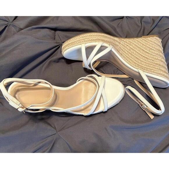 Wedge sandals - Picture 2 of 3